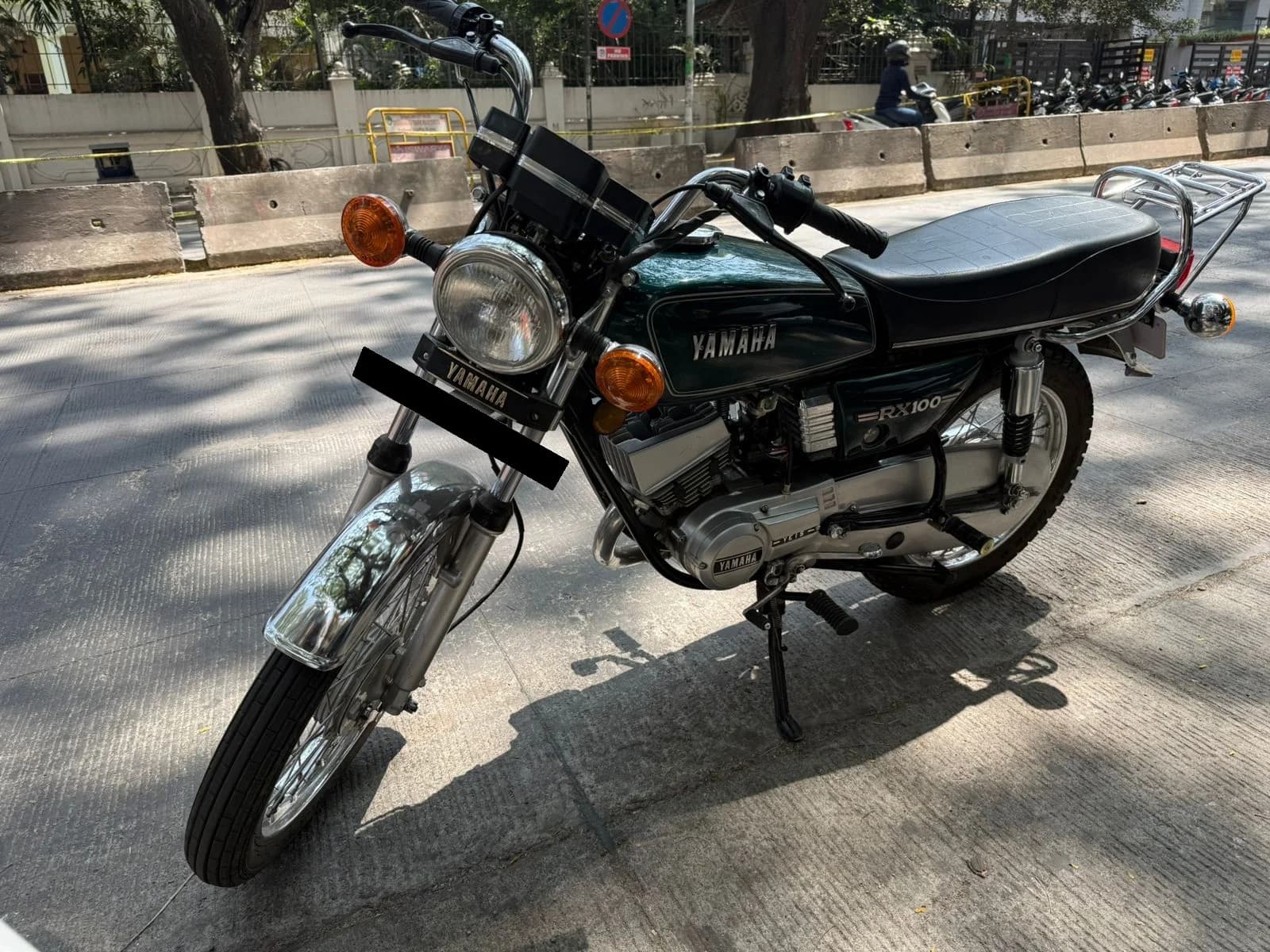 1988 Yamaha RX 100 bottle green - detail